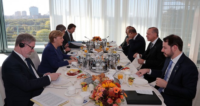 Cumhurbaşkanı Erdoğan, Merkel'le kahvaltıda bir araya geldi