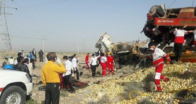 İran'daki feci kazada 12 kişi hayatını kaybetti