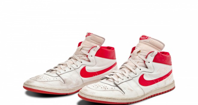 Michael Jordan'ın ayakkabıları 1.47 milyon dolara rekor fiyattan satıldı