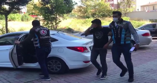 Ataşehir'de polisle pazarlık yapan değnekçiler kıskıvrak yakalandı