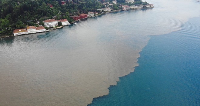 Çamura bulanan İstanbul boğazı havadan görüntülendi