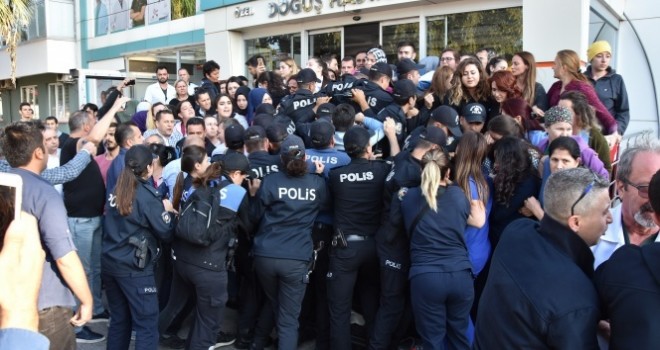  Akhisar'da özel hastanede işçiler haczi protesto edip memurları içeri sokmadı