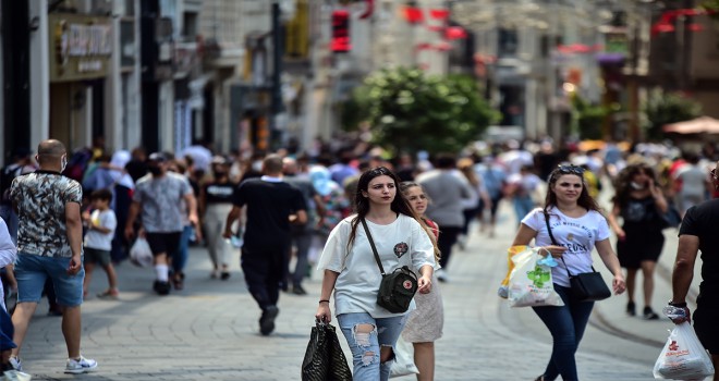 Toplumun yüzde 38'i ihtiyaç halinde dışarı çıkıyor