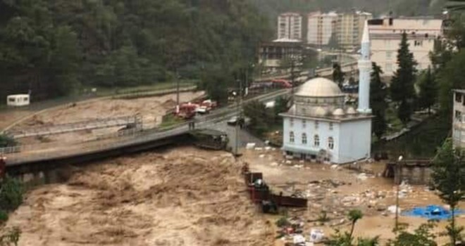  Artvin'in Borçka ilçesinde sel