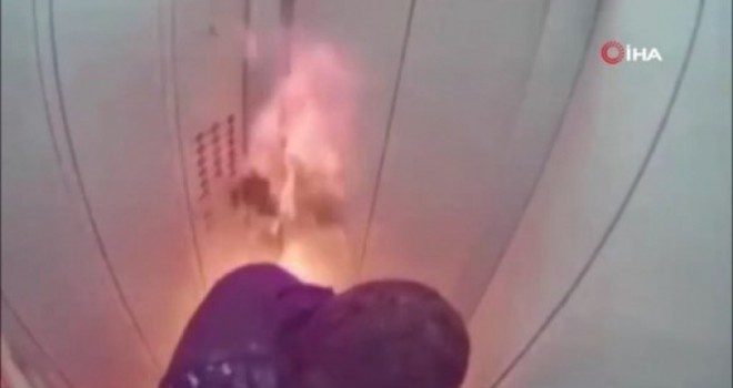 Asansörde çakmakla antifrizi test eden adam alevler içinde kaldı