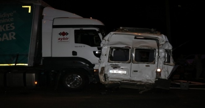 TEM’de feci kaza: 13 yaralı