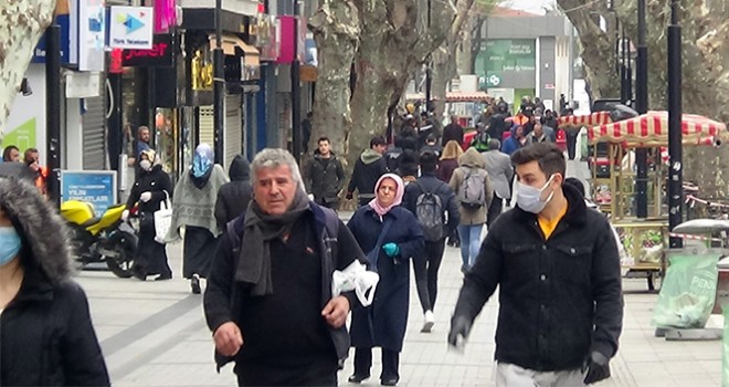 Evde kal çağrısına uymadılar, caddeleri doldurdular