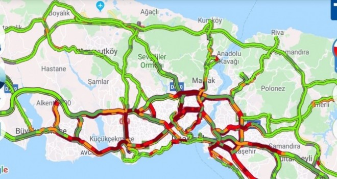  İstanbul'da yağmur trafiği felç etti