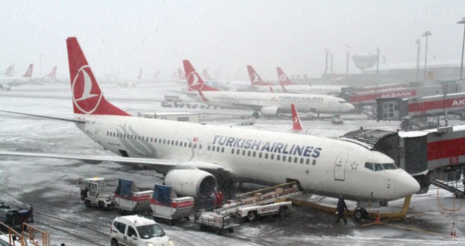 Olumsuz hava koşulları hava trafiğini vurdu