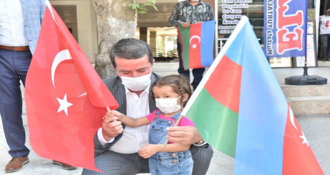 Türkoğlu'nda, Azerbaycan Ve Türk Bayrağı Birlikte Dalgalanıyor