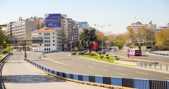 Boş kalan Ankara sokaklar