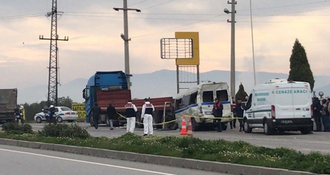 Manisa'da feci kaza: 2 ölü 8 yaralı