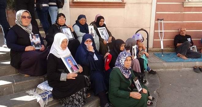  Annelerin HDP önündeki evlat nöbeti 26'ncı gününde