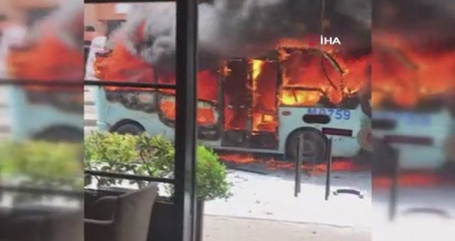 Maltepe'de minibüs alev alev yandı
