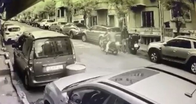 İstanbul'un göbeğinde saniyeler içerisindeki motosiklet hırsızlıkları kamerada