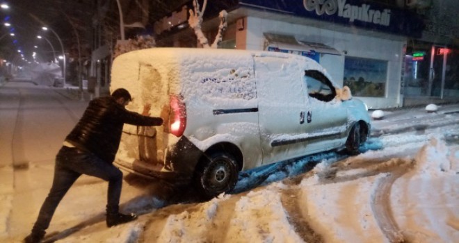 Tekirdağ'da kar 10 santimetreyi aştı