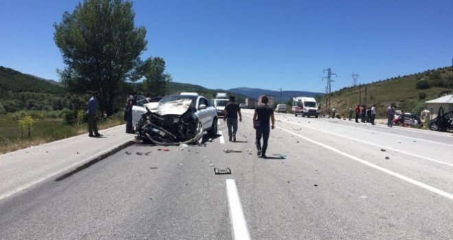 Erzincan'da feci kaza: 3 ölü, 6 yaralı