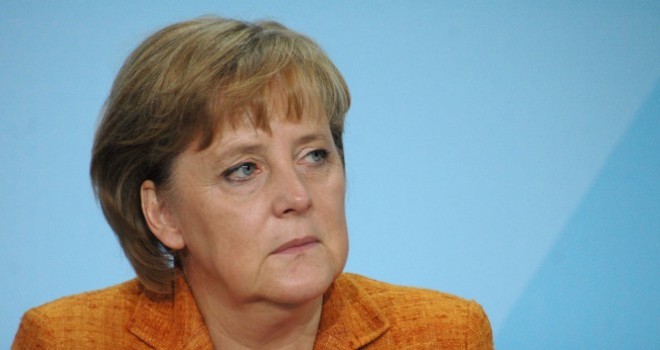 Merkel, Covid-19 aşılarının fikri mülkiyet hakları konusunda Uğur Şahin'le görüştü