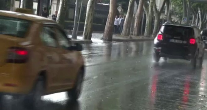 İstanbul'da beklenen yağış başladı...