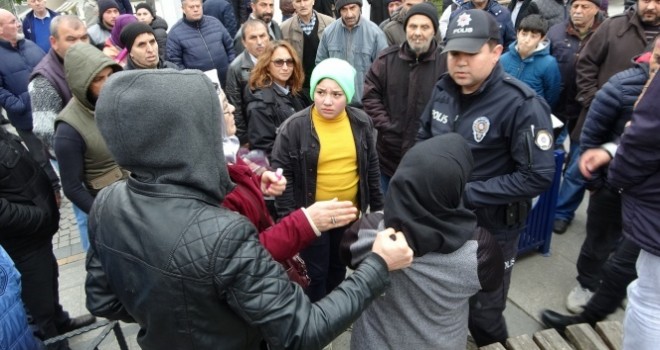  Yaşlı annesinin cüzdanını çaldığını öne sürdüğü kadını böyle yakaladı