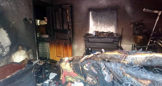 Tuzla'da çocukların evde çakmakla oyunu yangınla sonlandı