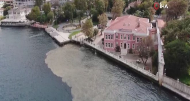  İstanbul Boğazı'nda dikkat çeken görüntü