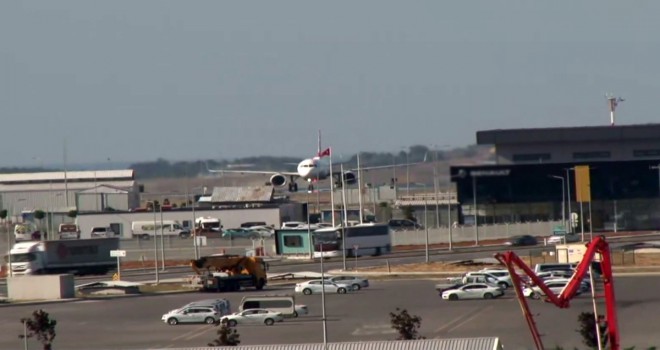 Afganistan'dan Türk vatandaşlarını getiren uçak İstanbul Havalimanı'na indi