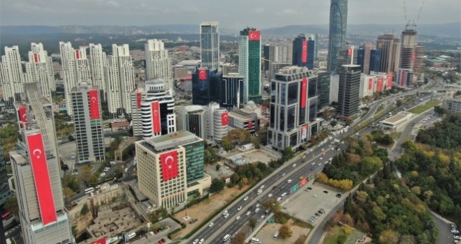  Dev Türk bayrakları ile giydirilen gökdelenler havadan görüntülendi