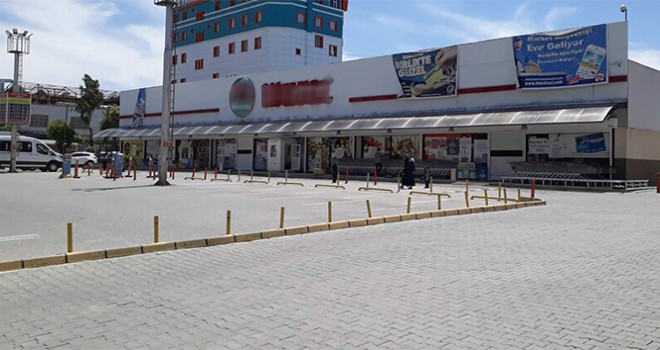 Siirt'te çalışanların bir bölümünün koronavirüs testi pozitif çıkan market kapatıldı