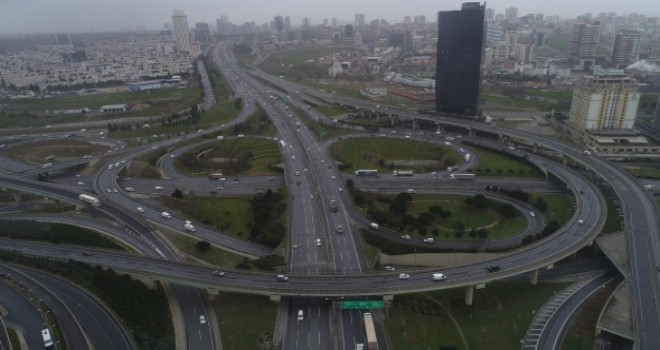 İstanbul'da trafiğin en yoğun olduğu cuma güne yollar boş kaldı