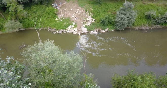 Atık sular ile kirlenen Sakarya Nehri havadan görüntülendi