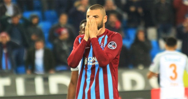  Trabzonspor'da Burak Yılmaz'ın kaptanlığı alındı