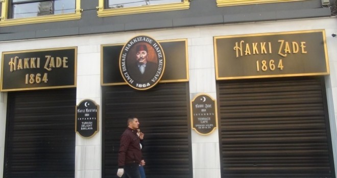 Taksim'de restoran ve lokanta esnafı kepenk kapattı