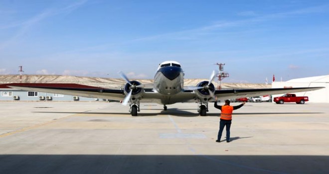 79 yıllık uçak, müze için 3 bin 200 kilometre uçuş yaptı