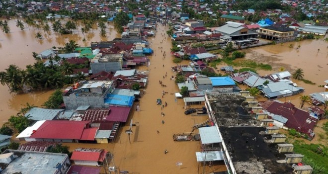 Endonezya'da sel bilançosu artıyor: 30 ölü     Endonezya, sel bilanço,  30 ölü