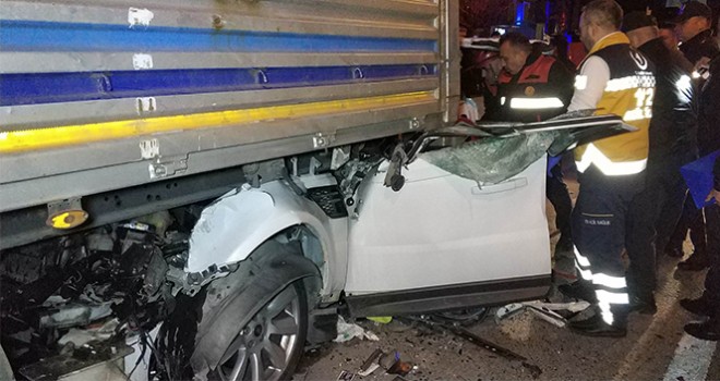  Samsun'da aracıyla tırın altına giren iş adamı ağır yaralandı