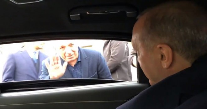 Cumhurbaşkanı Erdoğan'dan gazi yakınıyla samimi sohbet