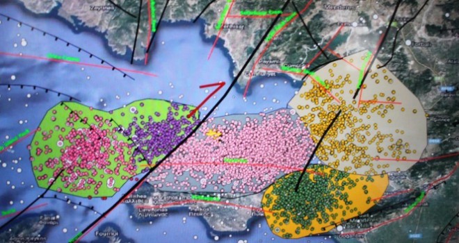 İzmir sallanıyor, bölgede deprem fırtınası yaşanıyor