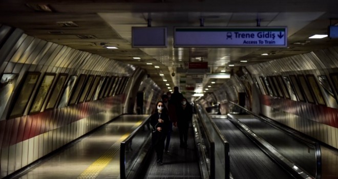 İstanbul metrolarında koronavirüs sessizliği