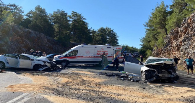 Antalya'da feci kaza: 2 ölü, 5 yaralı