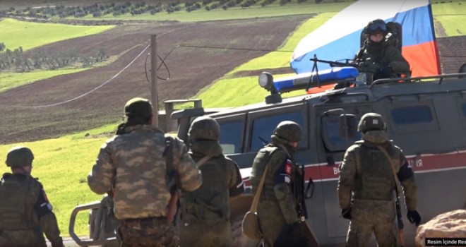 Rus ordusu ve YPG'lilerden Münbiç'te ortak devriye