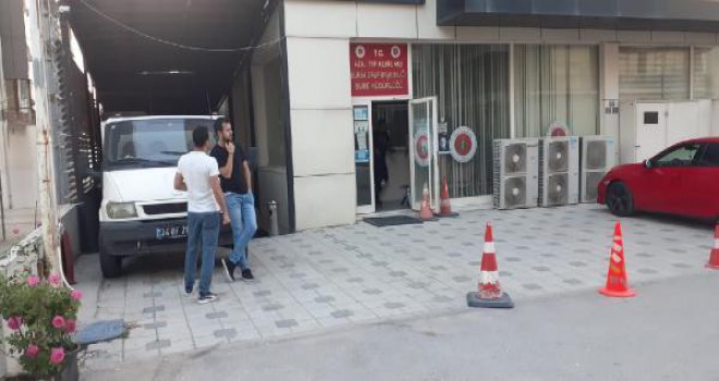 Ormanlık alanda başından silahla vurulmuş ve eli bileğinden kesilmiş 2 erkek cesedi bulundu