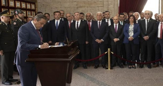 CHP'li belediye başkanları Anıtkabir'i ziyaret etti