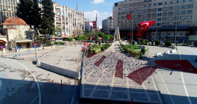 Adana'nın meydanları güvercinlere kaldı