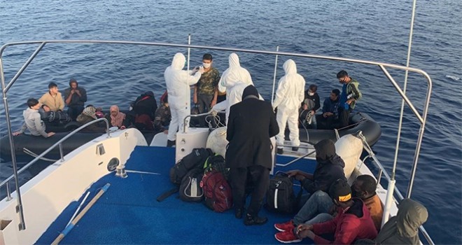 Ölüme terk edilen göçmenleri Türk Sahil Güvenlik'i kurtardı