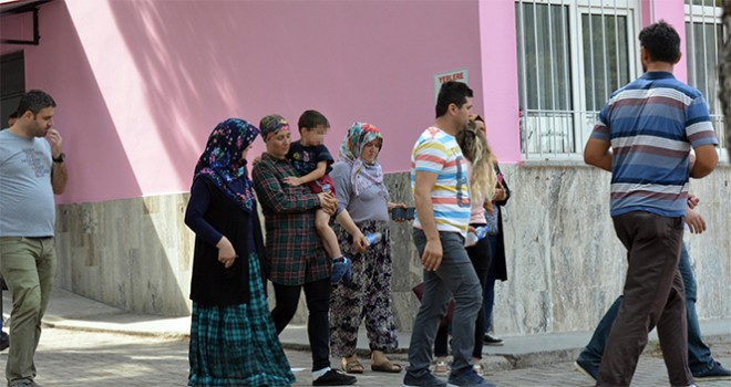  5 yaşındaki çocuk okulun içinde kayboldu, mahalle ayağa kalktı