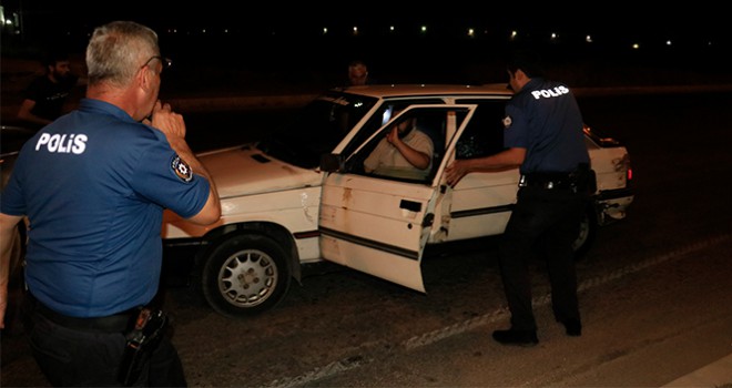 Kovalamaca sonucu yakalandı, araçta 16 kilo esrar çıktı