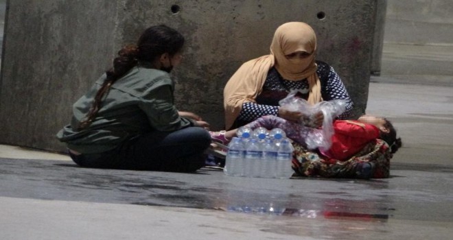 Kucağında çocukla dilenen kadın, 5 defa aynı yerde yakalandı