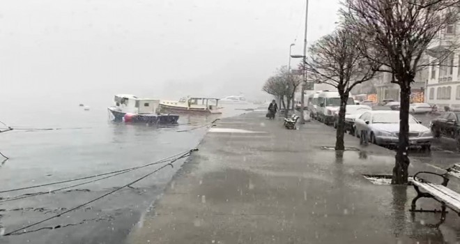 Sarıyer'de lapa lapa kar yağdı