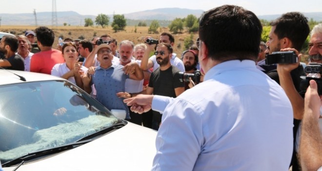 HDP'li vekil güvenlik güçleriyle tartıştı aracıyla yolu kapattı